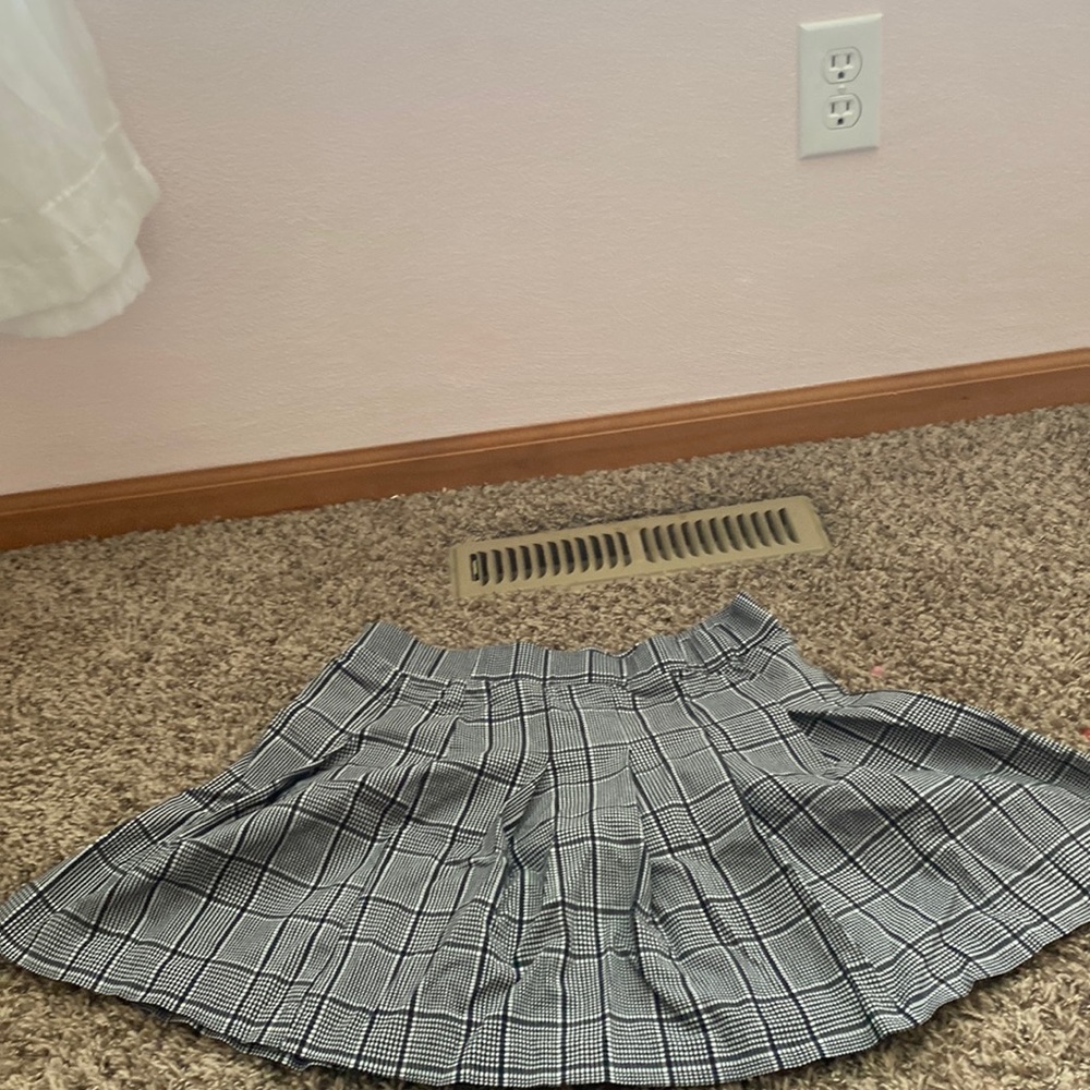 An black and white and gray with a flannel pattern above the knee tight  waist .